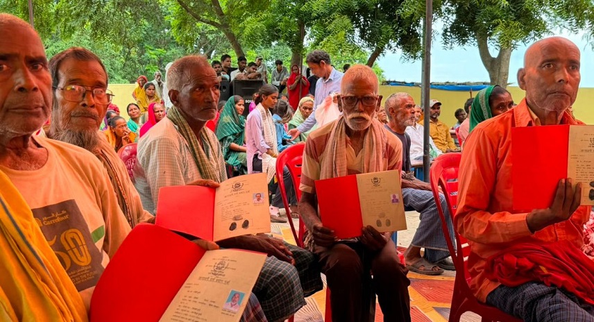 ५८ वर्षपछि रोहिणीका बासिन्दाले पाए लालपुर्जा