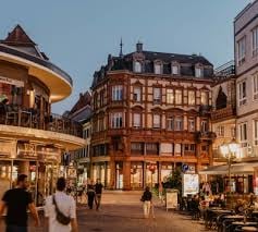 मैले देखेको ९७औं विश्व सम्पदा :काइजर्सलाउटेर्नको ऐतिहासिक किल्ला र मार्टिन स्क्वायर