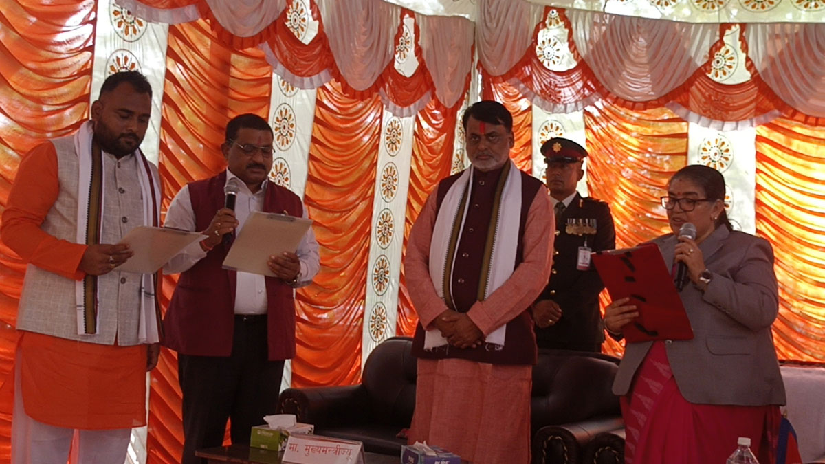 मधेस सरकारका नवनियुक्त दुई मन्त्रीद्वारा शपथग्रहण