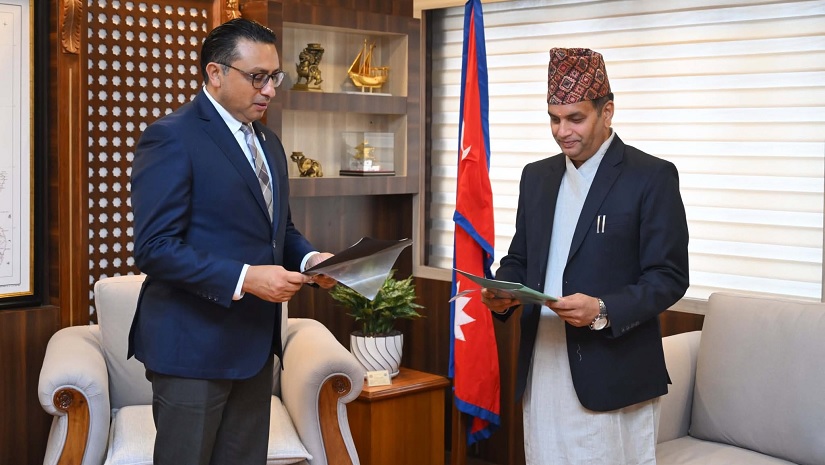 पुँजी बजारका लगानीकर्ताको लगानीको सुरक्षा र हितमा काम गर्न सेबोन अध्यक्षलाई अर्थमन्त्रीको निर्देशन