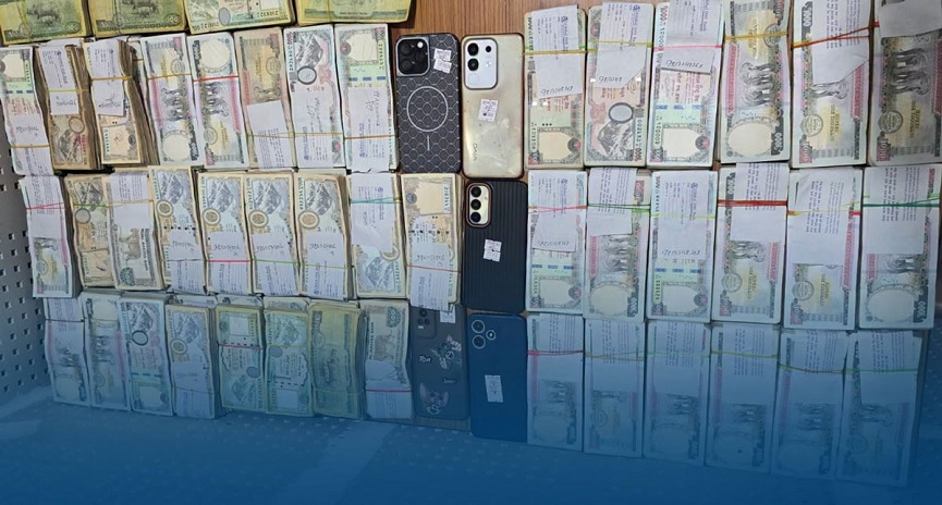 स्रोत नखुलेको ५२ लाख ५० हजार रुपैयाँसहित चार जना पक्राउ