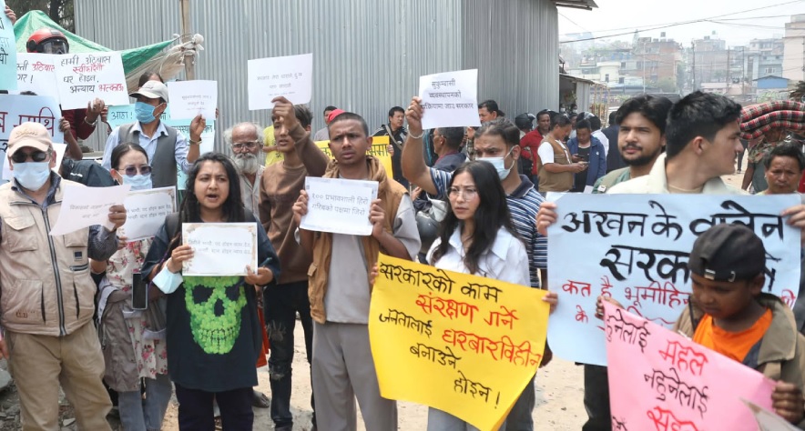 बस्ती छाड्न भनेपछि थापाथलीका सुकुम्बासी आन्दोलित