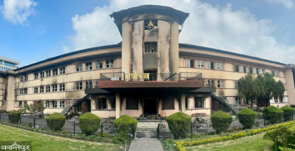ओली र लेखकलाई हिरासतमा नराख्न सर्वोच्चको परमादेश