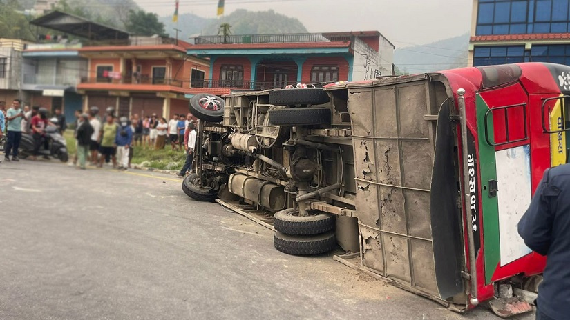 तनहुँ बस दुर्घटना हुँदा दुई जनाको मृत्यु, नौ जना गम्भीर घाइते