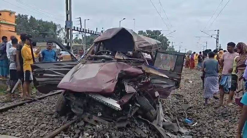 रेलको ठक्करबाट स्कुल भ्यान क्षत–विक्षत, कम्तीमा दुई बालबालिकासहित तीनको मृत्यु