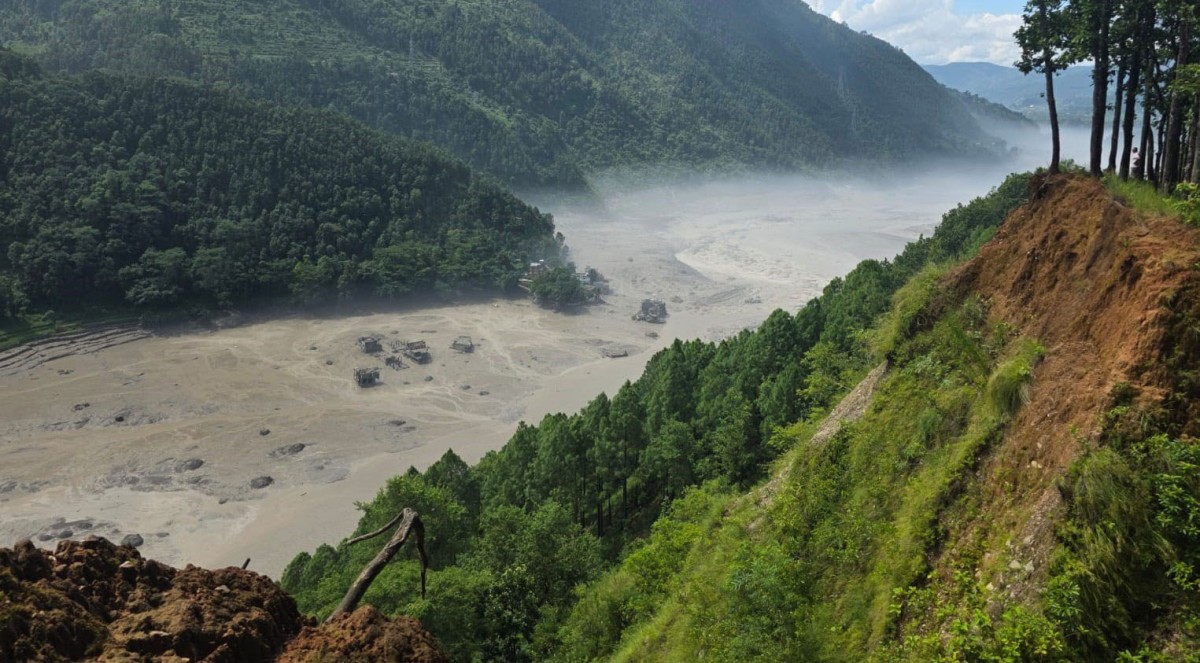 पालुङटारबाट तीर्थयात्री बोकेर गोसाइँकुण्डतर्फ गएको बस सम्पर्कविहीन