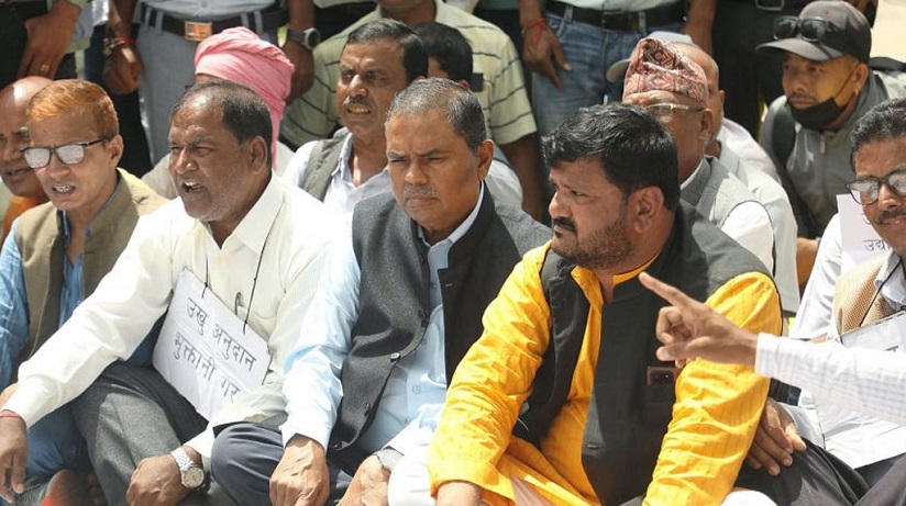 उखु किसानको आन्दोलनमा उपेन्द्र यादवको ऐक्यबद्धता