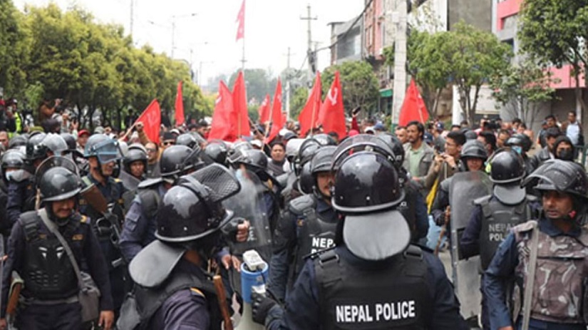 ओली र लेखकको रिहाईको माग गर्दै  एमालेद्वारा आज पनि माइतीघर विरोध प्रदर्शन