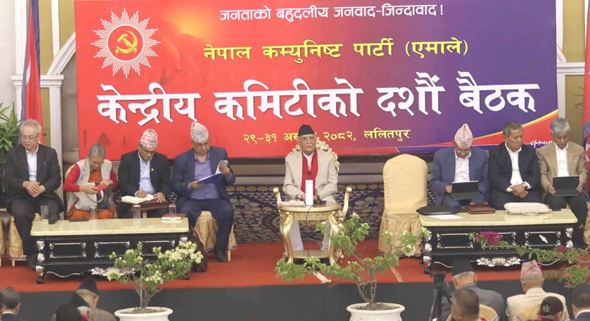 ओलीलाई पद छोड्न एमाले नेताहरूको सुझाव