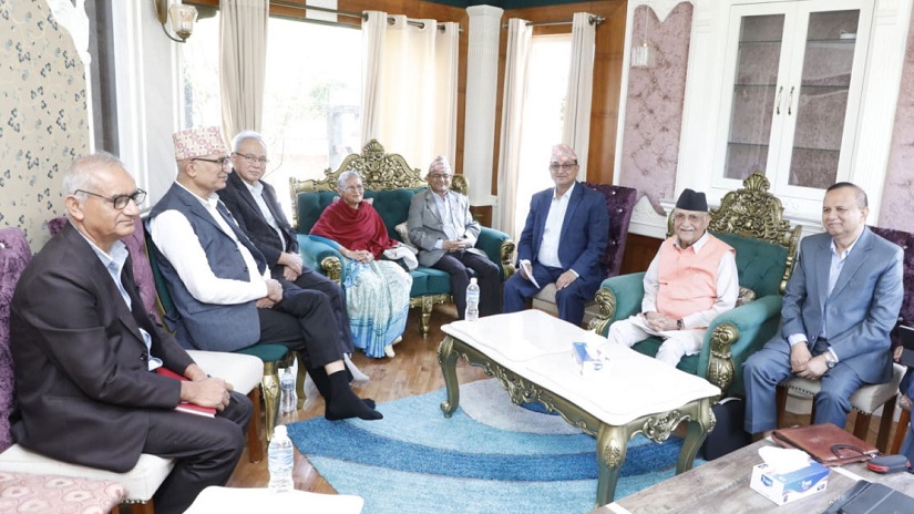 ओलीलाई नेतृत्व छोड्न एमाले पदाधिकारीको आग्रह