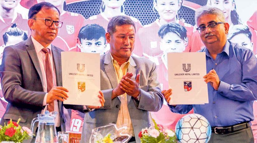 राष्ट्रिय महिला फुटबल टोलीलाई युनिलिभर नेपालको साथ