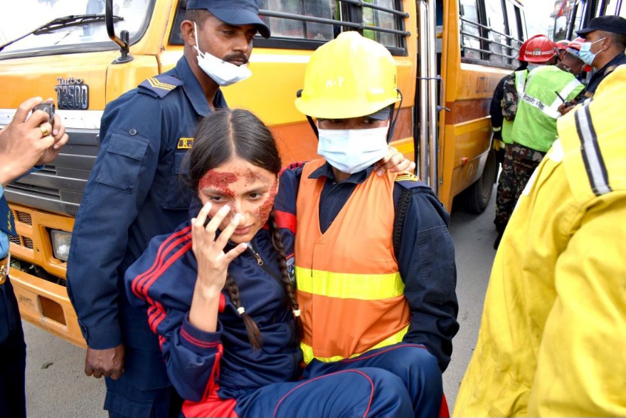 सल्लाघारीमा दुई बस ठोक्किँदा दुई जनाको मृत्यु, १९ जना घाइते !