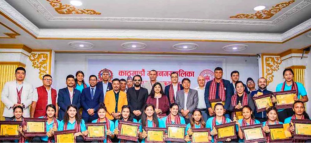 भलिबल लिगको उपविजेता टोलीलाई नगदसहित सम्मान